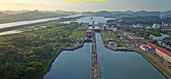 होर्मुज जलडमरूमध्य में दो भारतीय जहाजों ने अपना मार्ग बदला